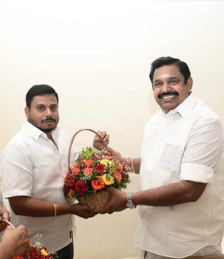 குன்னத்தூர் நகர் கழகச் செயலாளர் அதிமுக மாண்புமிகு எதிர்க்கட்சி தலைவரும் முன்னாள் முதலமைச்சருமான எடப்பாடி K.பழனிச்சாமி அவர்களை இன்று சென்னையில்