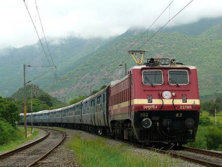 பயணிகளின் கோரிக்கை ஏற்பு: சேலம் டவுனில் இனி 3 நிமிடங்கள் ரெயில் நின்று செல்லும்- தெற்கு ரெயில்வே