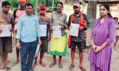 வாக்காளர் சரிபார்ப்பு- ஒரு ஆவணம் கூட இல்லாத மக்கள்: பீகாரில் தேர்தல் ஆணையத்தின் மெகா சவால்