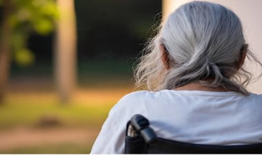 கேரள மாநிலத்தில் உறவினர்கள் கைவிட்டதால் முதியோர் இல்லத்துக்கு சேமிப்பை வழங்கிய மூதாட்டி!