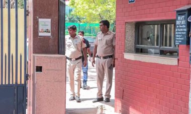 டெல்லியில் இன்றும் பள்ளிகளுக்கு வெடிகுண்டு மிரட்டல்: பெற்றோர்கள், மாணவர்கள் அச்சம்