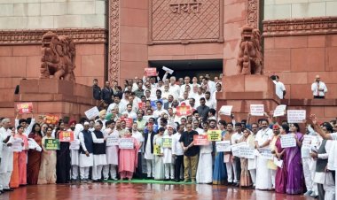 நாடாளுமன்ற இரு அவைகளும் தொடர்ந்து முடக்கம்: எதிர்க்கட்சி எம்.பி.க்கள் அமளியால் நாள் முழுவதும் ஒத்திவைப்பு