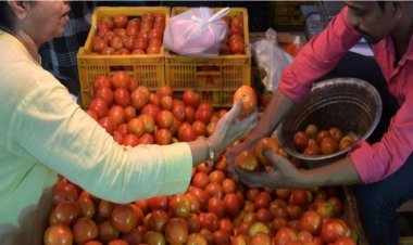 கோ​யம்​பேடு சந்​தை​யில் தக்​காளி விலை ரூ.30 ஆக உயர்வு