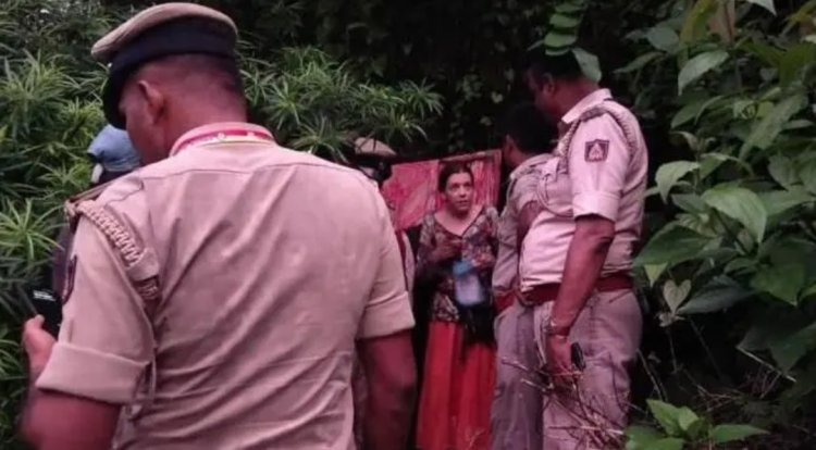 கர்நாடகாவில் பாம்புகள் சூழ்ந்த மலைக் குகையில் 2 குழந்தைகளுடன் தனியே வசித்த ரஷ்ய பெண்