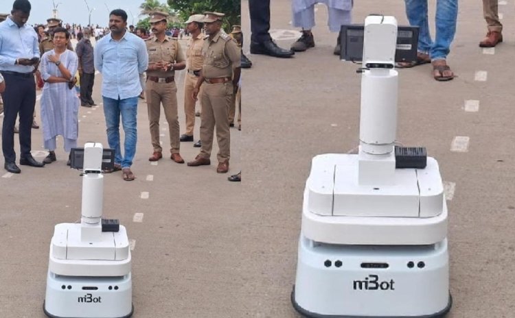 புதுச்சேரி கடற்கரையில் முதன்முறையாக ரோந்து பணியில் ஈடுபட்ட ரோபோ!