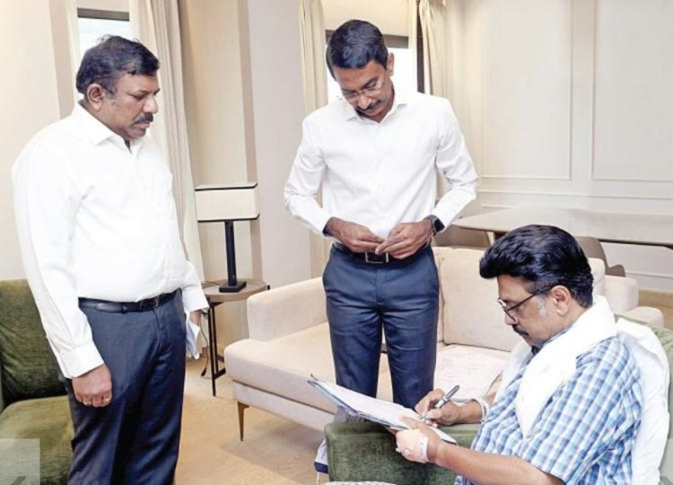 மருத்துவமனையில் இருந்தபடியே காணொலியில் மக்களுடன் உரையாடினார் முதல்வர்