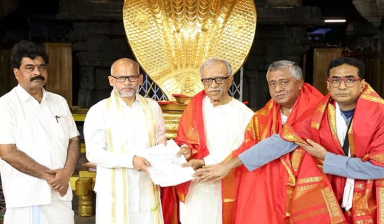 திருப்பதி ஏழுமலையானுக்கு ரூ.3 கோடி வீடு, ரூ.66 லட்சம் சேமிப்பு: ஐஆர்எஸ் அதிகாரியின் உயில் ஒப்படைப்பு