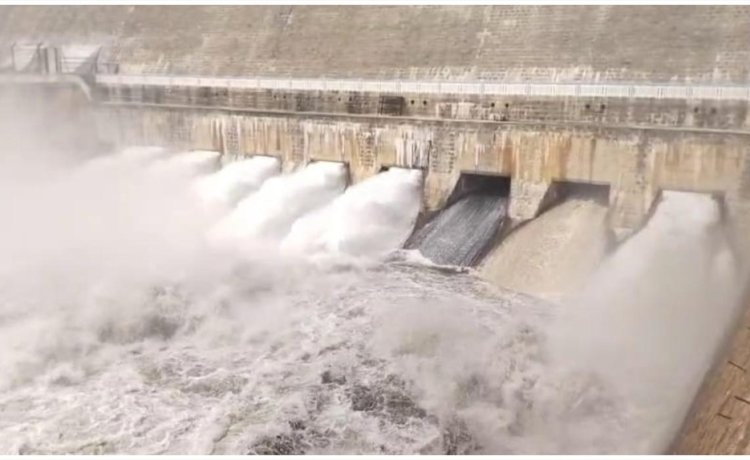100 அடியை எட்டியது பவானிசாகர் அணை: உபரி நீர் திறப்பால் வெள்ள அபாய எச்சரிக்கை