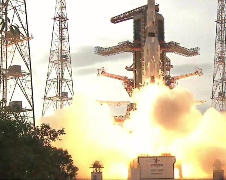 இஸ்ரோ - நாசா உருவாக்கிய ‘நிசார்’ செயற்கைக்கோள் வெற்றிகரமாக விண்ணில் நிலைநிறுத்தம்