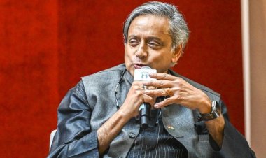 இந்தியா பதிலடியாக அமெரிக்காவுக்கு 50% வரியை விதிக்க வேண்டும்: சசி தரூர்