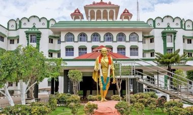 அற்ப காரணங்களுக்காக வழக்கறிஞர்கள் போராடக் கூடாது: உயர் நீதிமன்றம் அறிவுரை
