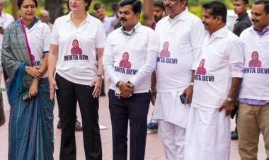 நாடாளுமன்ற வளாகத்தில் எதிர்க்கட்சி எம்.பி.க்கள் ஆர்ப்பாட்டம்: டி ஷர்ட்டில் இடம்பெற்ற ‘மின்டா தேவி’ யார்?