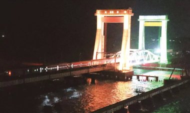 பாம்பன் தூக்குப்பாலத்தில் திடீர் கோளாறு... ரெயில்கள் தாமதம்