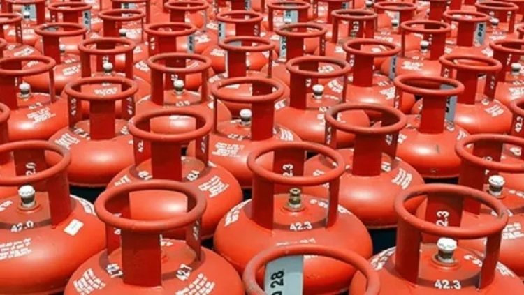 விடிந்ததுமே வந்து விழுந்த குட் நியூஸ்.. அதிரடியாக குறைந்த சிலிண்டர் விலை.. இவ்வளவு கம்மிய??
