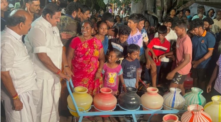 ஒரு கி.மீ. நடந்து வந்து குடிநீர் எடுக்கிறோம்: எடப்பாடியிடம் புகார் தெரிவித்த கிராம பெண்கள்