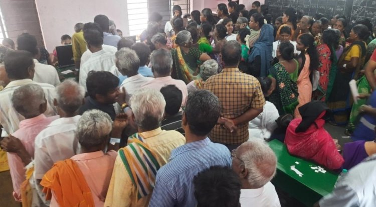 விழுப்புரம் ‘நலம் காக்கும் ஸ்டாலின்’ முகாம் நெரிசலில் சிக்கித் தவித்த நோயாளிகள்!