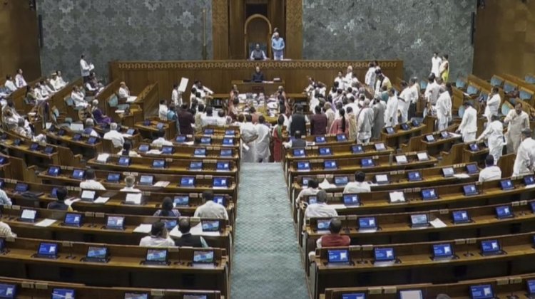 பிஹார் வாக்காளர் பட்டியல் திருத்தம் குறித்து விவாதிக்க கோரி மக்களவையில் எதிர்க்கட்சிகள் அமளி