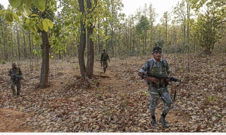 ரூ.15 லட்சம் வெகுமதி அறிவிக்கப்பட்ட நக்சலைட் என்கவுன்ட்டரில் சுட்டுக்கொலை