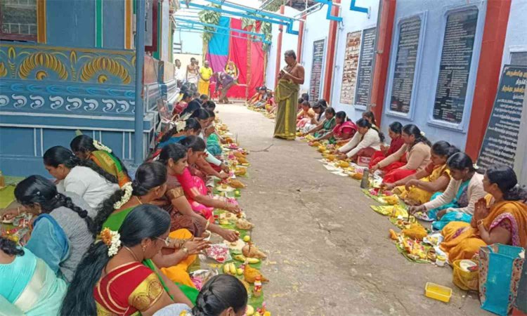 ஆடி 4-வது வெள்ளி: கோத்தகிரி மாரியம்மன் கோவிலில் 108 கனி விளக்கு பூஜை