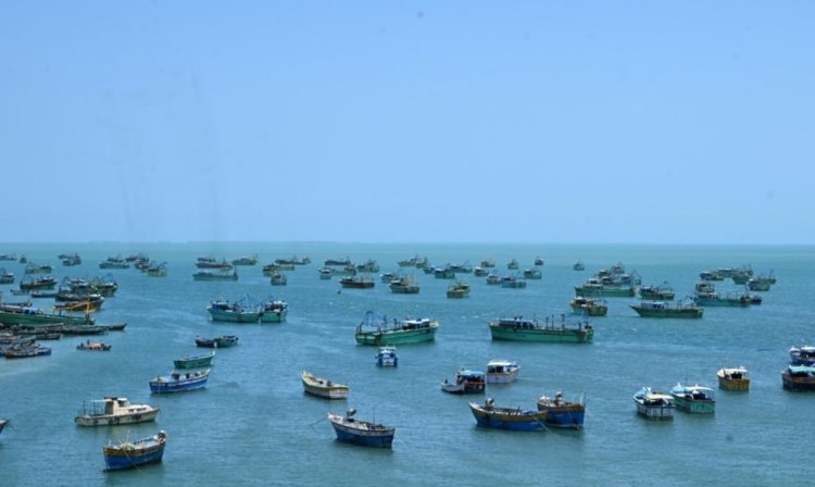 இலங்கை சிறையிலுள்ள மீனவர்களை விடுவிக்கக் கோரி பாம்பன் மீனவர்கள் வேலை நிறுத்தம்