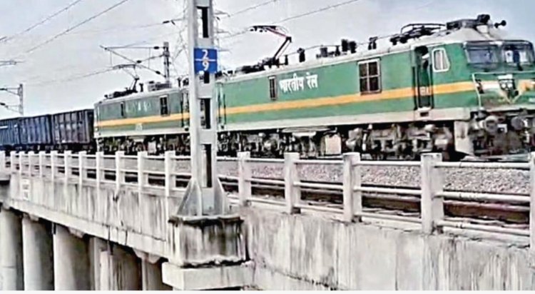 நாட்டின் மிக நீளமான சரக்கு ரயில் அறிமுகம்: 354 வேகன்களுடன் 4.5 கிலோ மீட்டர் நீளம் கொண்டது