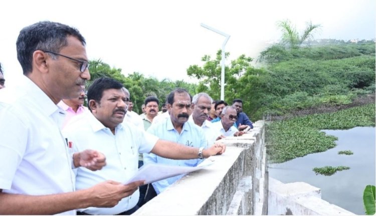 சென்னையில் பருவமழை திட்டப் பணிகளை விரைந்து முடிக்க வேண்டும்: அதிகாரிகளுக்கு தலைமைச் செயலர் அறிவுறுத்தல்