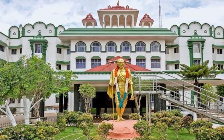 அற்ப காரணங்களுக்காக வழக்கறிஞர்கள் போராடக் கூடாது: உயர் நீதிமன்றம் அறிவுரை