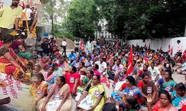 தூய்மை பணியாளர்களுக்கு எதிராக அரசு செயல்படுவது போன்று போலி பிம்பம்: ஐகோர்ட்டில் விளக்கம்