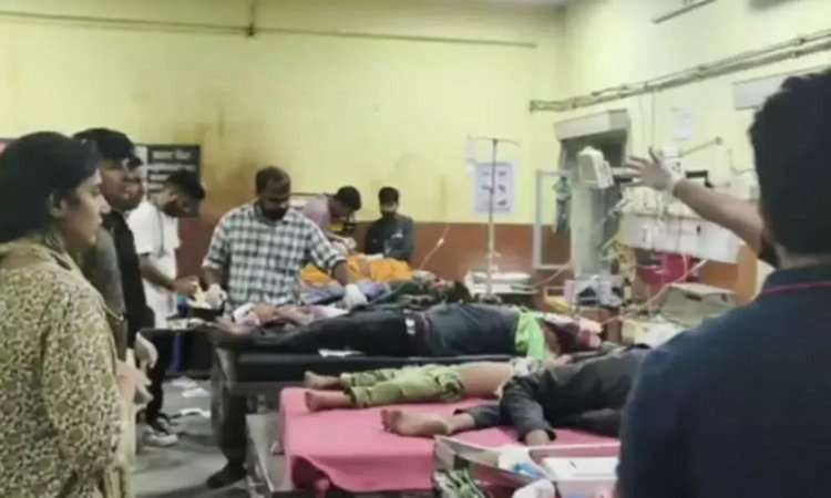 ராஜஸ்தானில் வேன் - லாரி மோதி விபத்து: 7 குழந்தைகள் உட்பட 10 பேர் பலியான சோகம்
