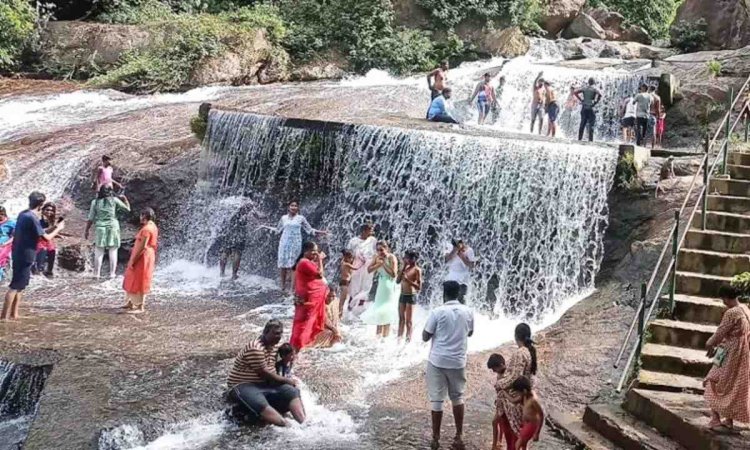 கோவை குற்றாலம் அருவியில் வெள்ளப்பெருக்கு - சுற்றுலாப் பயணிகளுக்கு அனுமதி இல்லை