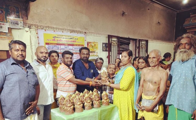 அனைத்திந்திய இந்து திருக்கோயில்கள் பாதுகாப்பு சங்கத்தின் சார்பாக பொதுமக்களுக்கு அன்பளிப்பாக விநாயகர் சிலைகள் வழங்கும் விழா